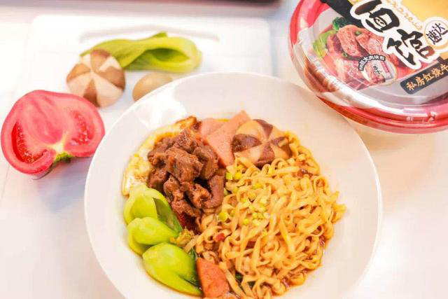 搞研发、重食安，28岁的康师傅迎来“太空面”首秀大捷