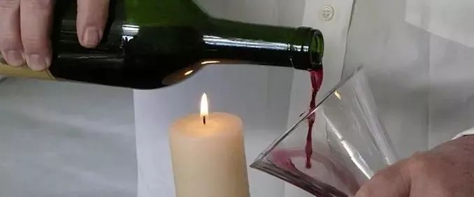 遇到有沉淀的葡萄酒你还要喝吗？