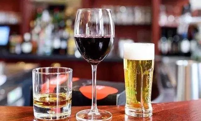 为什么都说喝葡萄酒不易醉,却后劲很大?