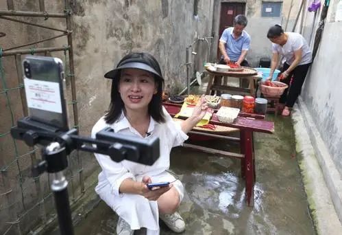 县长直播的光环褪去后，农业电商谁来带？