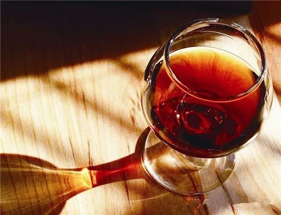 选购葡萄酒要不要看年份 又该如何选择