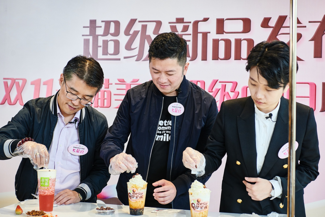 德芙跨界奈雪组成天猫美食超级CP，新品破圈对话Z世代！