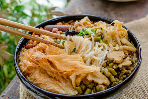 康师傅方便面与李子柒螺蛳粉，方便食品30年的变与不变