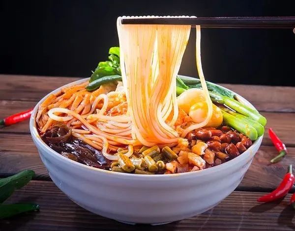 ​51.50%，家庭场景占螺狮粉销售第一！