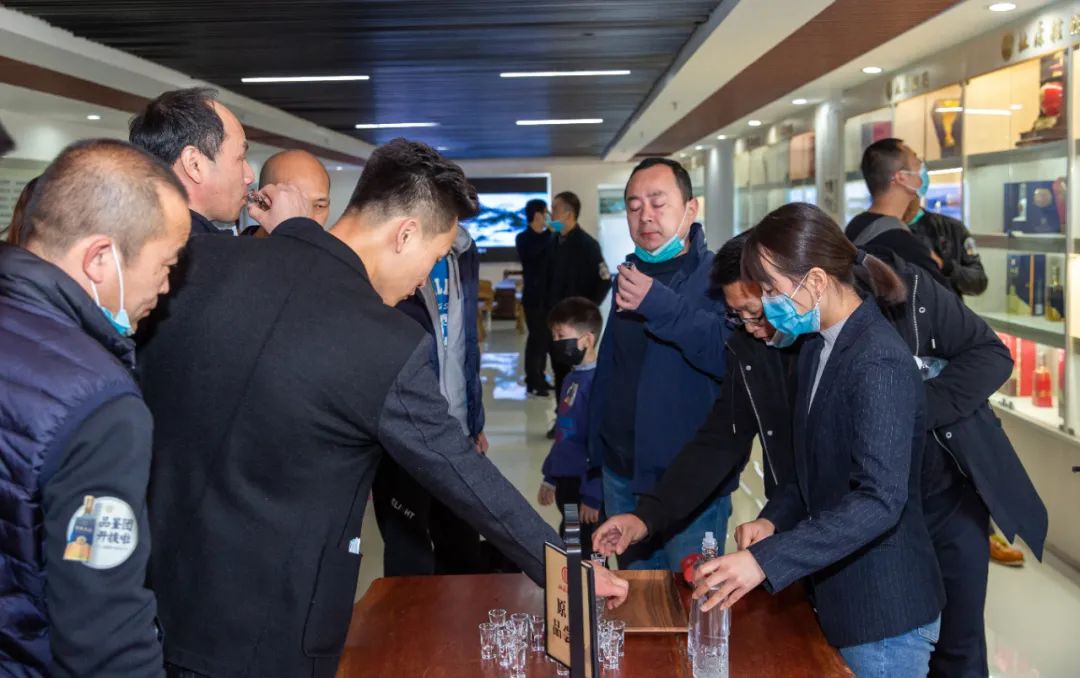 首期万人品鉴官杜康品鉴之旅收官