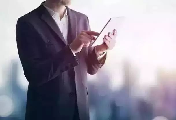 李嘉诚:10亿元也买不来的销售经验!