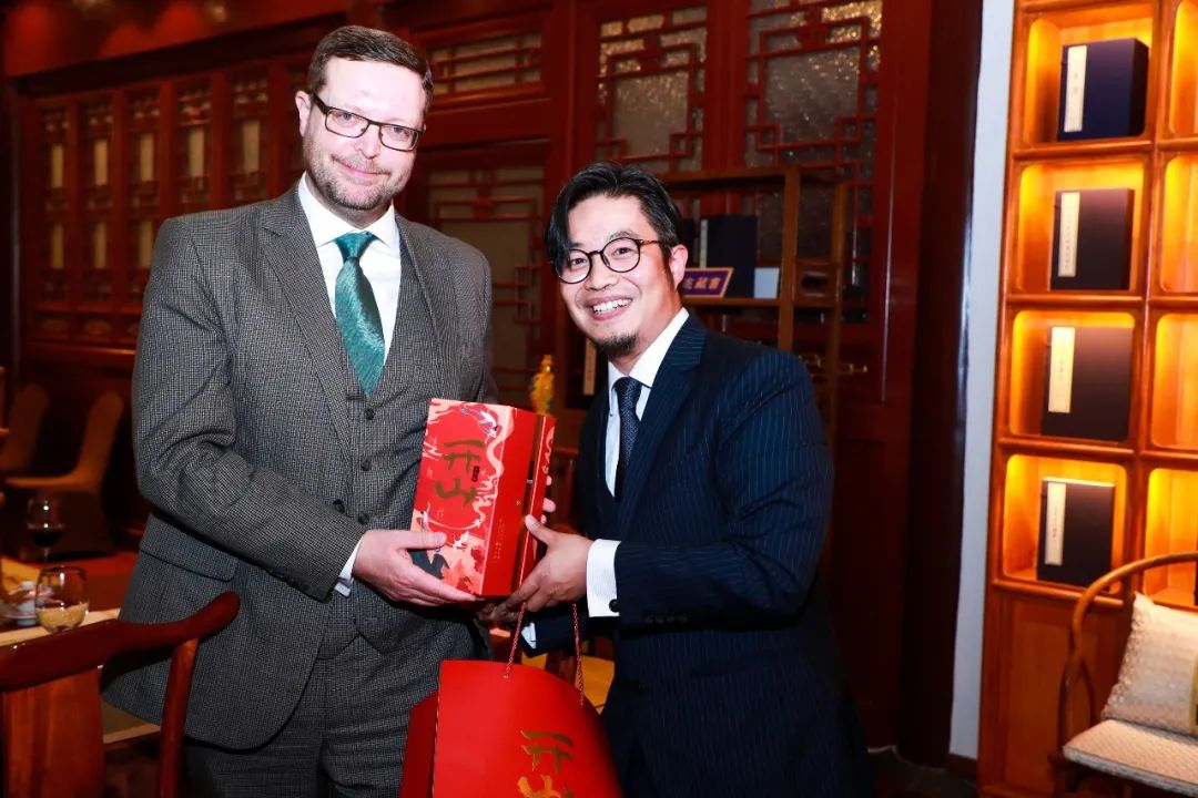​亮相中欧交流舞台，多国大使品鉴认可，开山走了一条什么路？