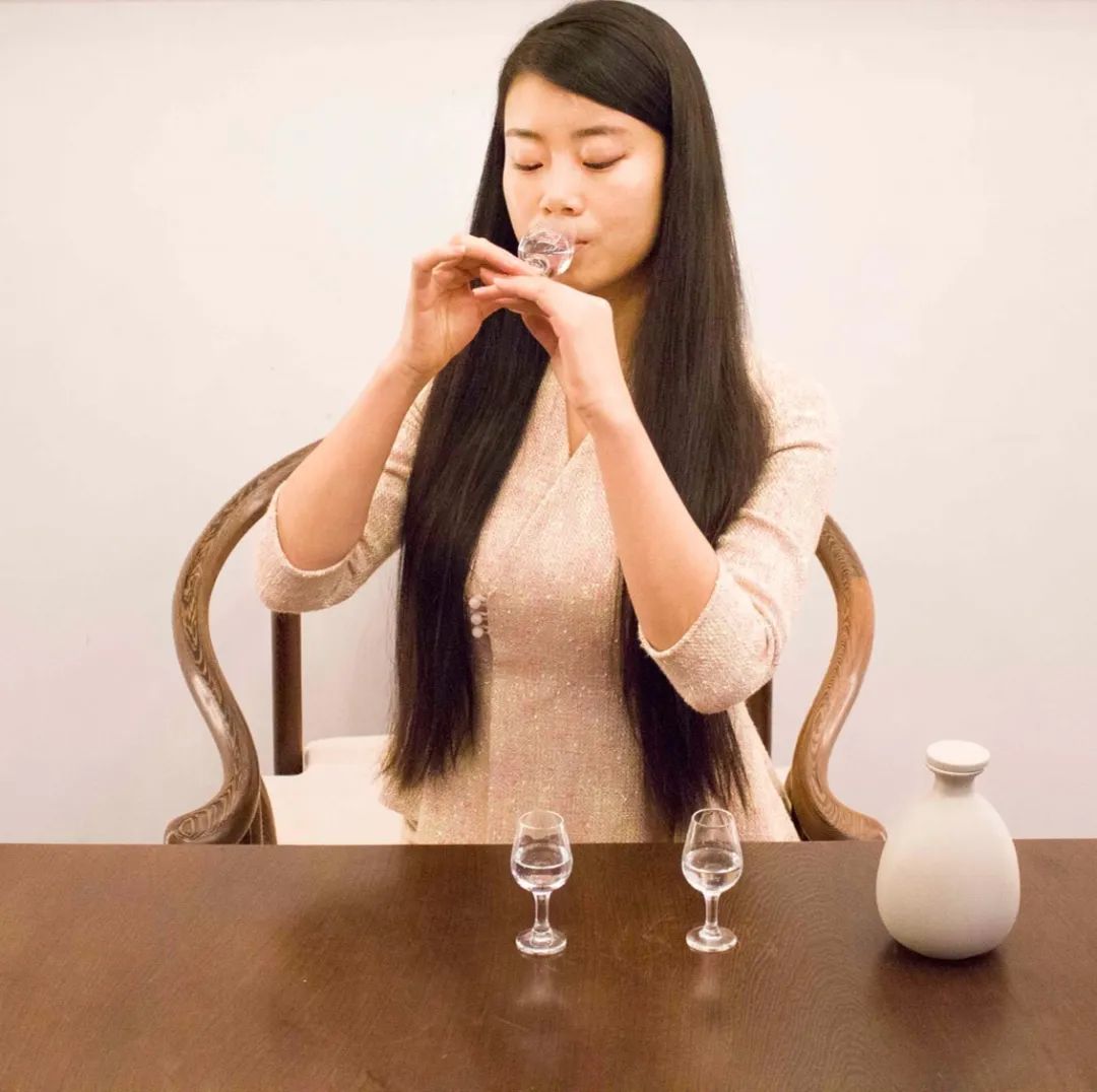 中国白酒的“品”与“饮”