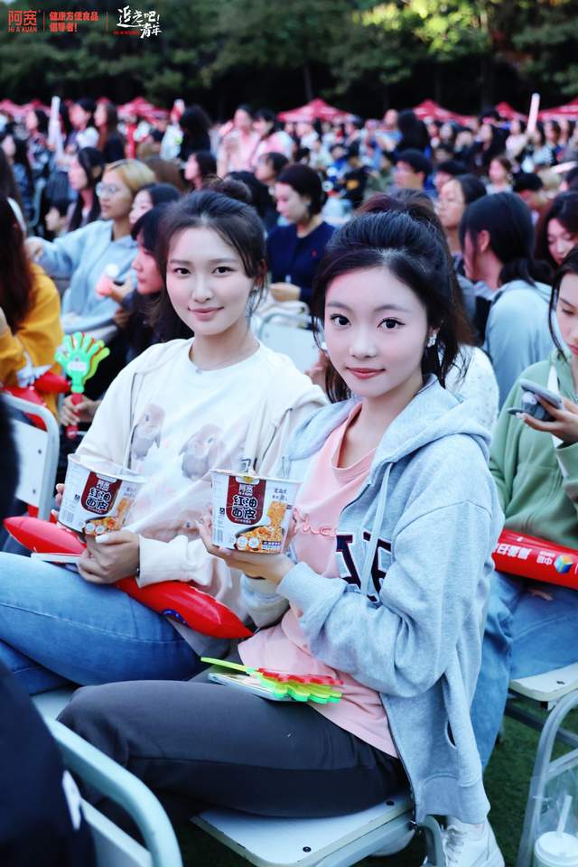 阿宽食品与万名新生共创“追光之夜”迎新晚会