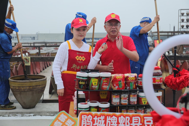 鹃城牌郫县豆瓣工厂店抖音开播仪式隆重举行
