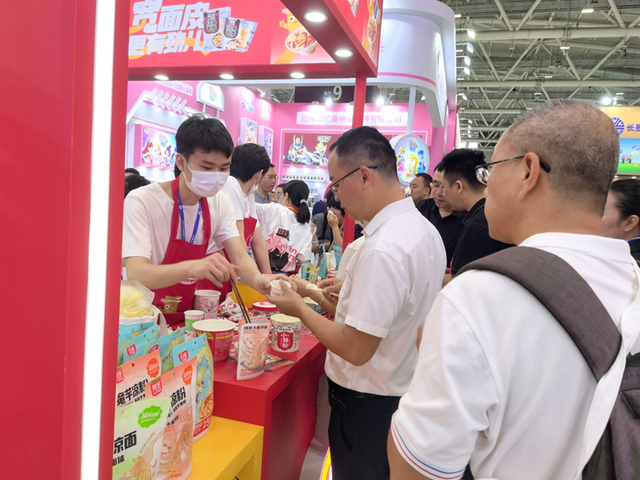 阿宽食品深圳秋糖获经销商点赞，多款方便速食新品受关注