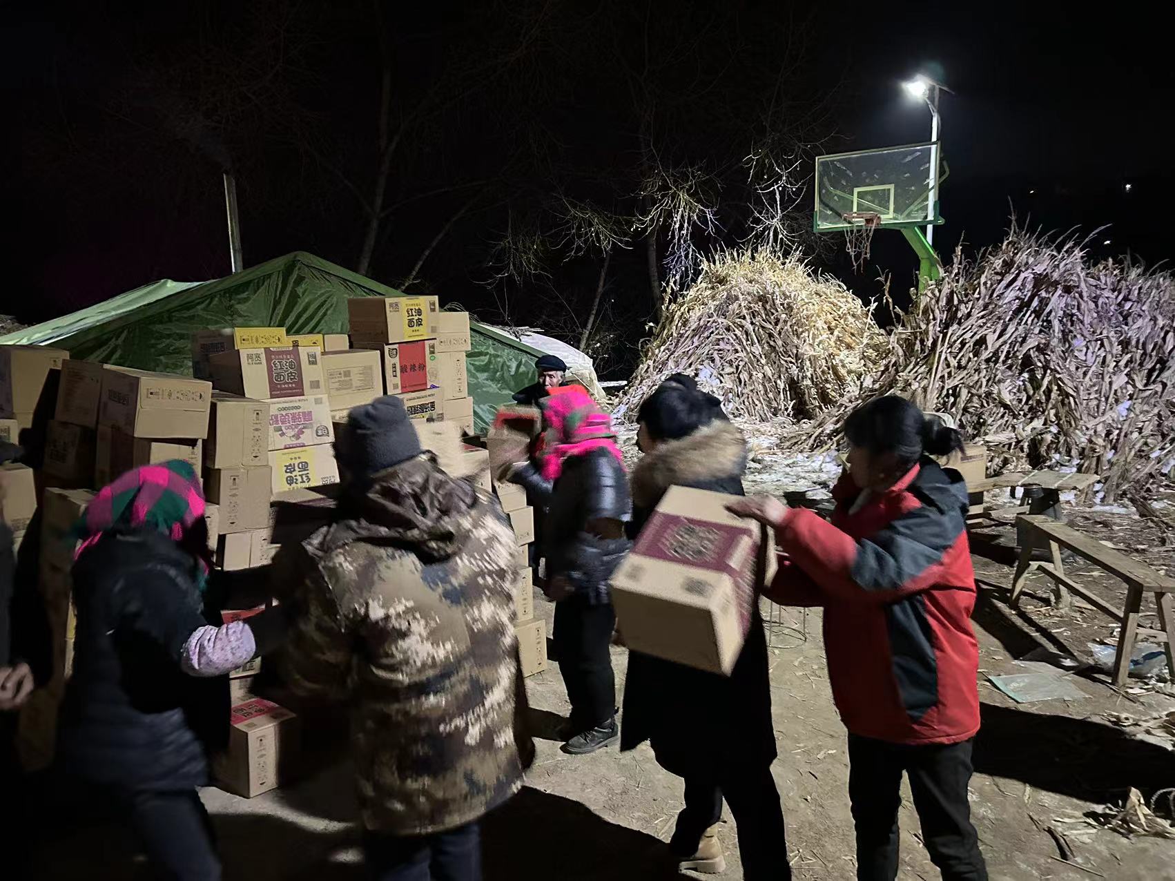 星夜驰援!阿宽食品18000份物资送达甘肃地震灾区
