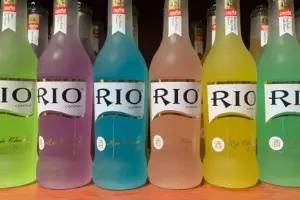 预调酒大王“出事”，RIO鸡尾酒能卖207亿？