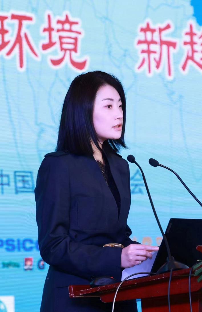 接棒后首次公开亮相:宗馥莉选择向行业沉潜