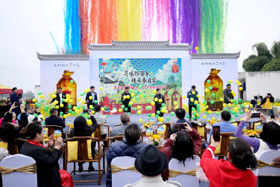金龙鱼打造油菜花旅游文化节,携手消费者共绘美食盛宴