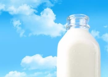 人民日报：扩大奶类消费，促进奶业高质量发展