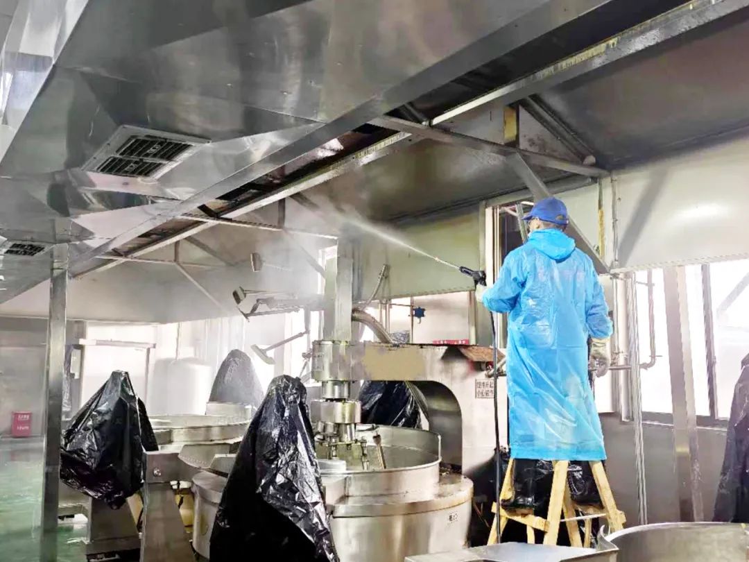 你好,我是成都新乔优,深耕食业清洗消毒外包服务十余年