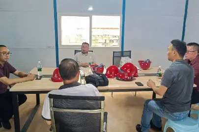 贵州省博士协会与果酒酿造专家受邀到大农记酒庄考察交流