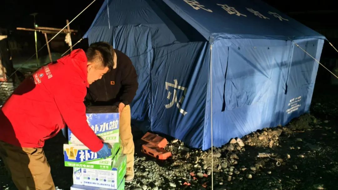 3500箱东鹏饮料产品支援西藏定日县救灾