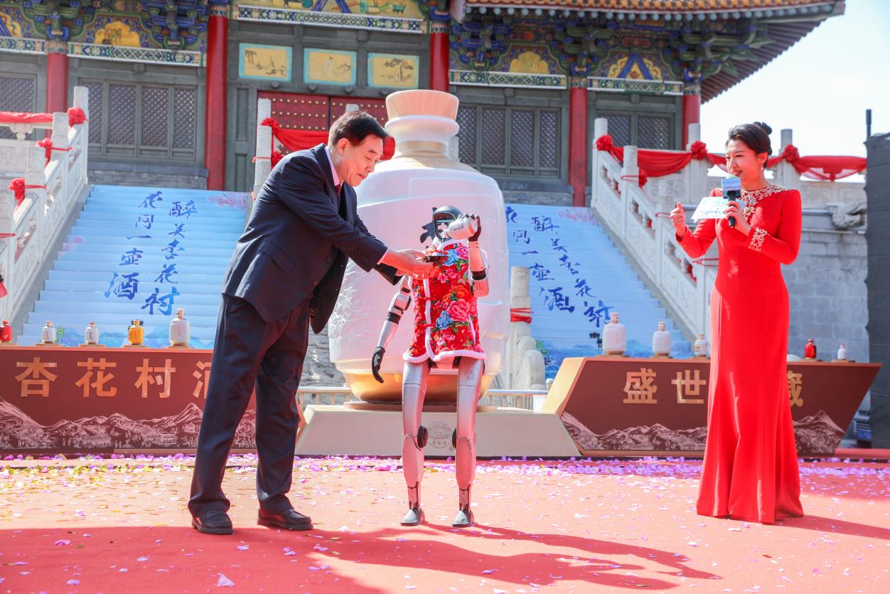 诗酒趁花期：汾酒杏花节盛启文旅新章