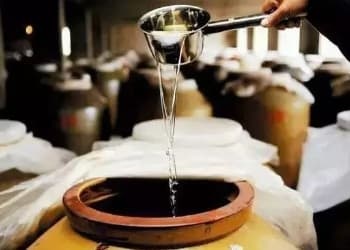 为什么白酒放久了会更香醇？