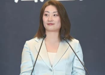 宗馥莉转身，娃哈哈迷航：一场未完成的商业继承