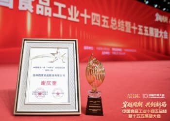 四项大奖闪耀万商，西麦用“双爆品+领军力”硬核领跑健康食品赛道