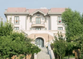 杨陵江入主港股怡园酒业，行业寒冬中的控股收购