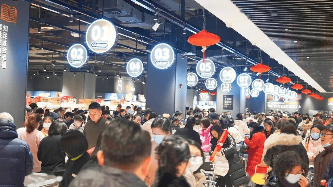 效仿胖东来20个月难止连亏：永辉超市预警2025年续亏，门店缩减至450家