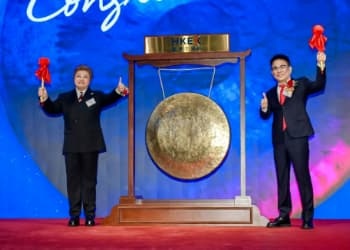 东鹏特饮的“资本盛宴”：港股IPO募资超100亿后的机遇与挑战