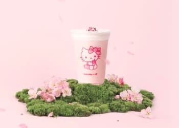 喜茶×Hello Kitty推出「樱花芭乐白桃」新品