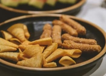餐厅等位时的免费零食，线下最狠的躺赚生意