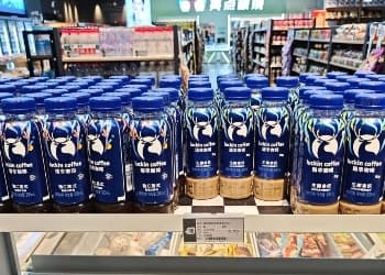 定价6-7元入局！ 瑞幸瓶装咖啡铺货落地，借平价搅动即饮赛道