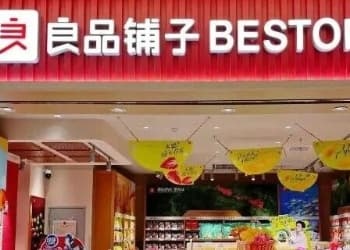 高端零食第一股，沦为“提款机”