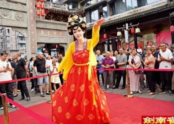 “逛不够的剑南老街”，剑南春的趣游记