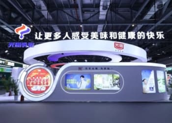 光明乳业亮相第十七届奶业大会，全景演绎全链科创“鲜”实力！