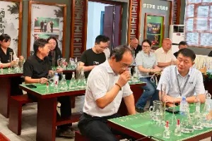 探寻湘黄酒破局之道，湖南黄果露酒企业代表赴李渡酒业考察学习