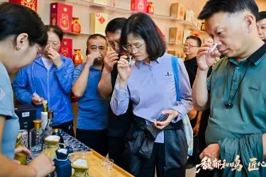“舌尖上的美学大师”汇聚湘西共赏馥郁香，共推湘酒品质升级