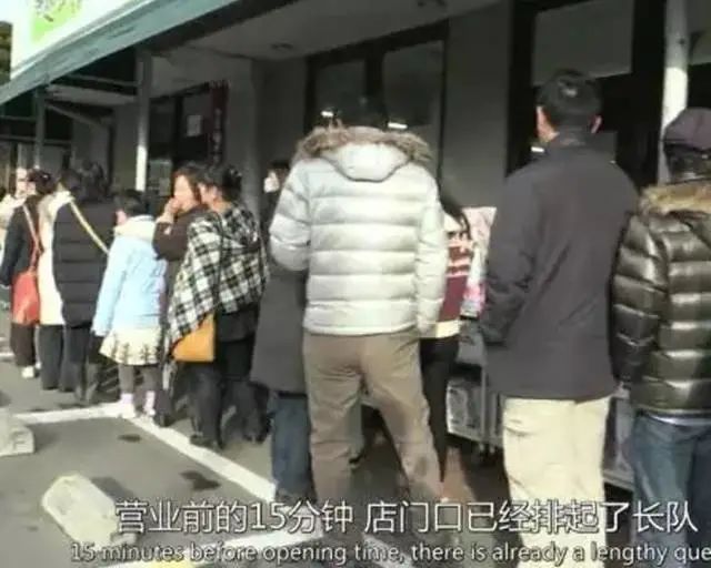 欠债8000万,老夫妻开超市还债,却年赚7.8亿