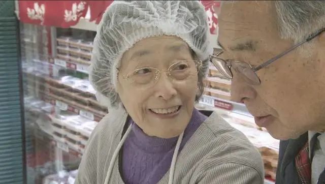 欠债8000万,老夫妻开超市还债,却年赚7.8亿