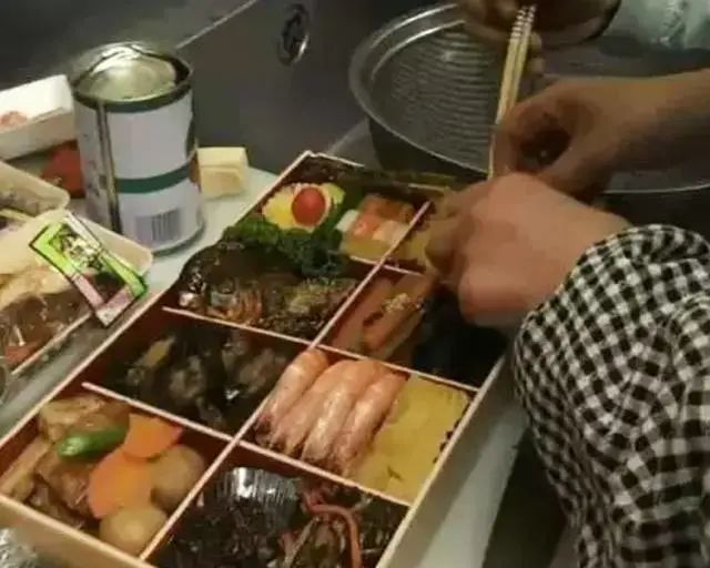 欠债8000万,老夫妻开超市还债,却年赚7.8亿