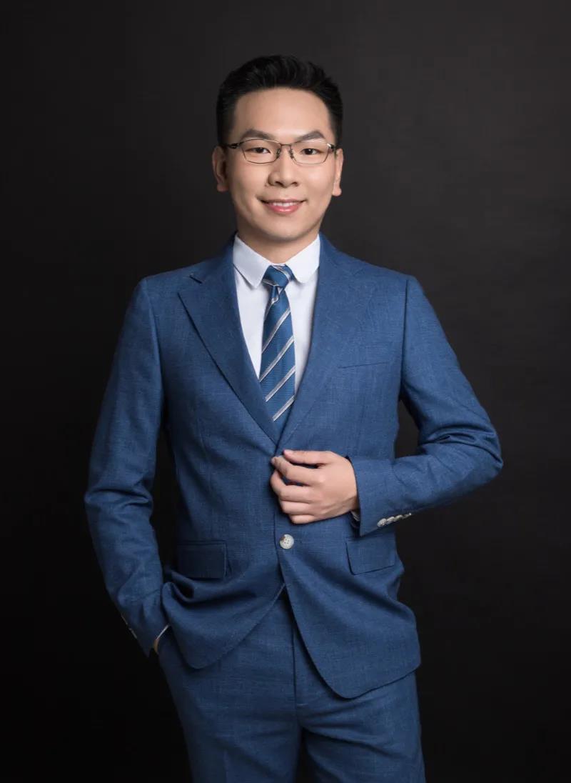 李毅.jpg