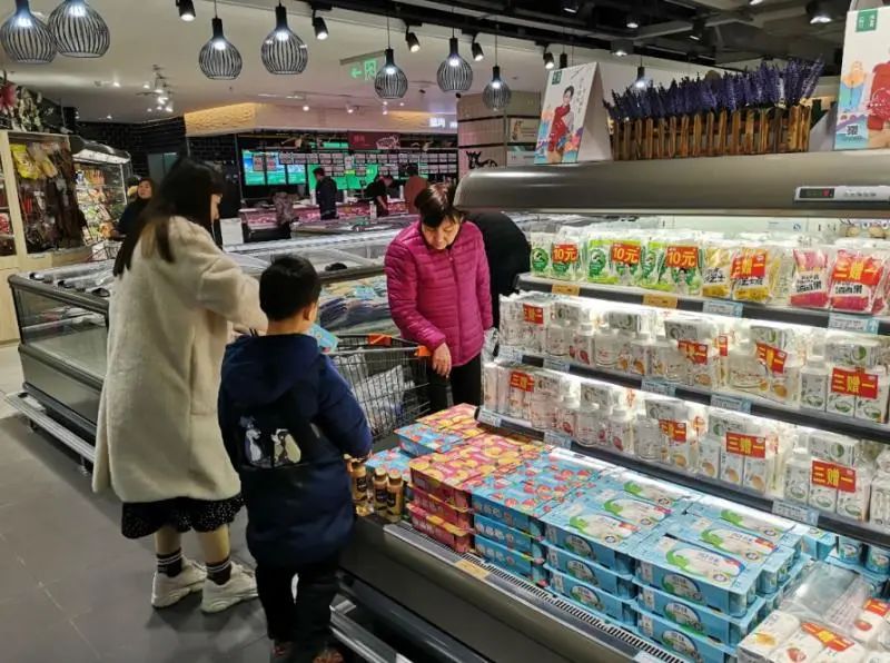 “超市里20一杯的网红酸奶,我快喝不起了”