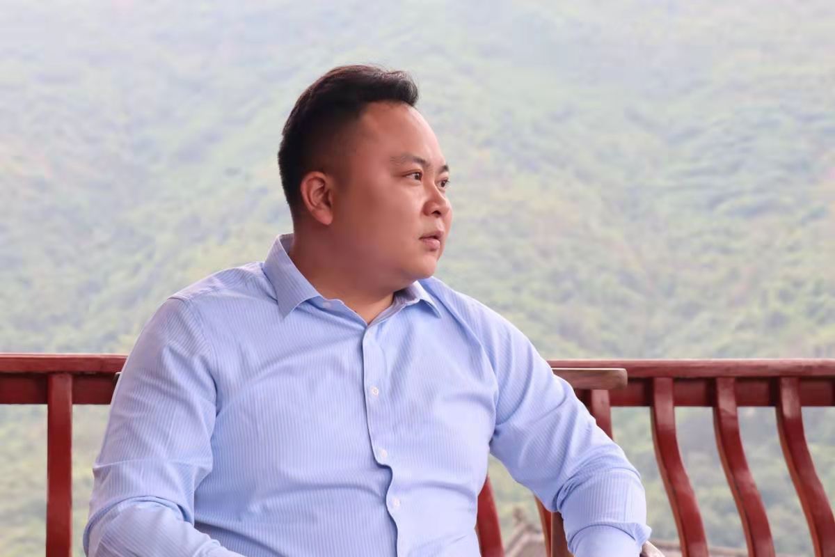 曹烈鹏.jpg 曹烈鹏.jpg