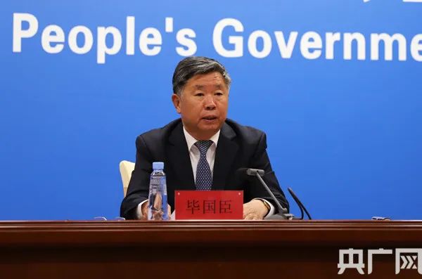 贺海东、潘刚同框：2000亿“乳业帝国”如何打造？