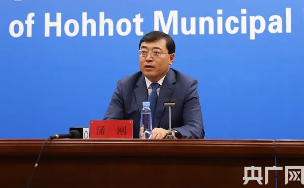 贺海东、潘刚同框：2000亿“乳业帝国”如何打造？