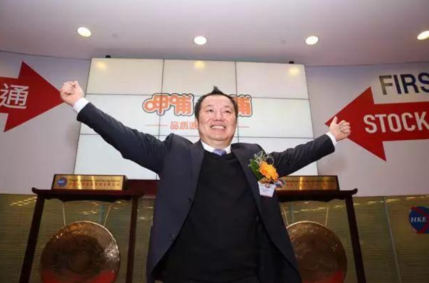 高瓴清仓、人事巨震、市值暴跌60%，火了20年的餐饮巨头一地鸡毛