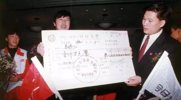 乐百氏AD钙奶归来，背后却没了何伯权的影子