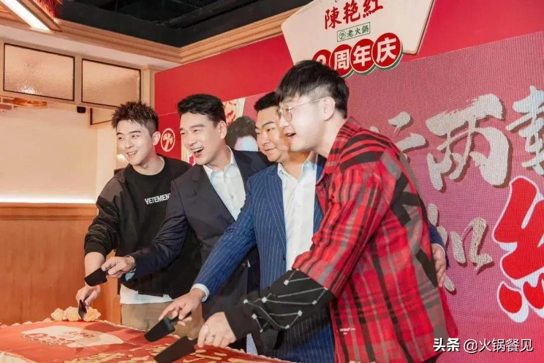 火锅界窜出“现象级黑马”!日最高翻台9,两年开店100+!