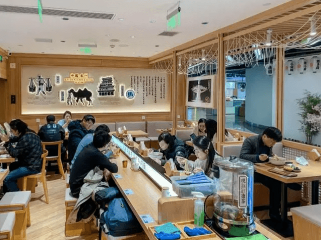 麻辣烫正在成为餐饮界顶流
